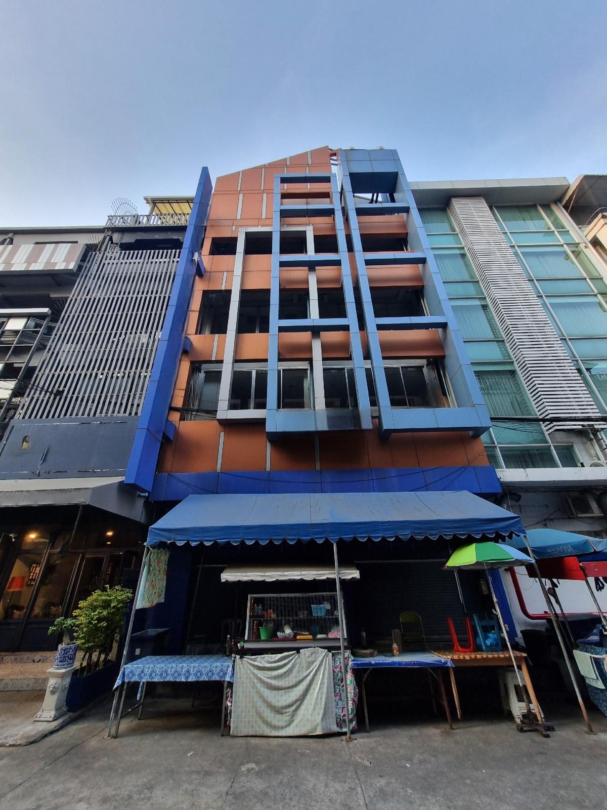 For RentShophouseSukhumvit, Asoke, Thonglor : Commercial building for rent near BTS Asoke Station