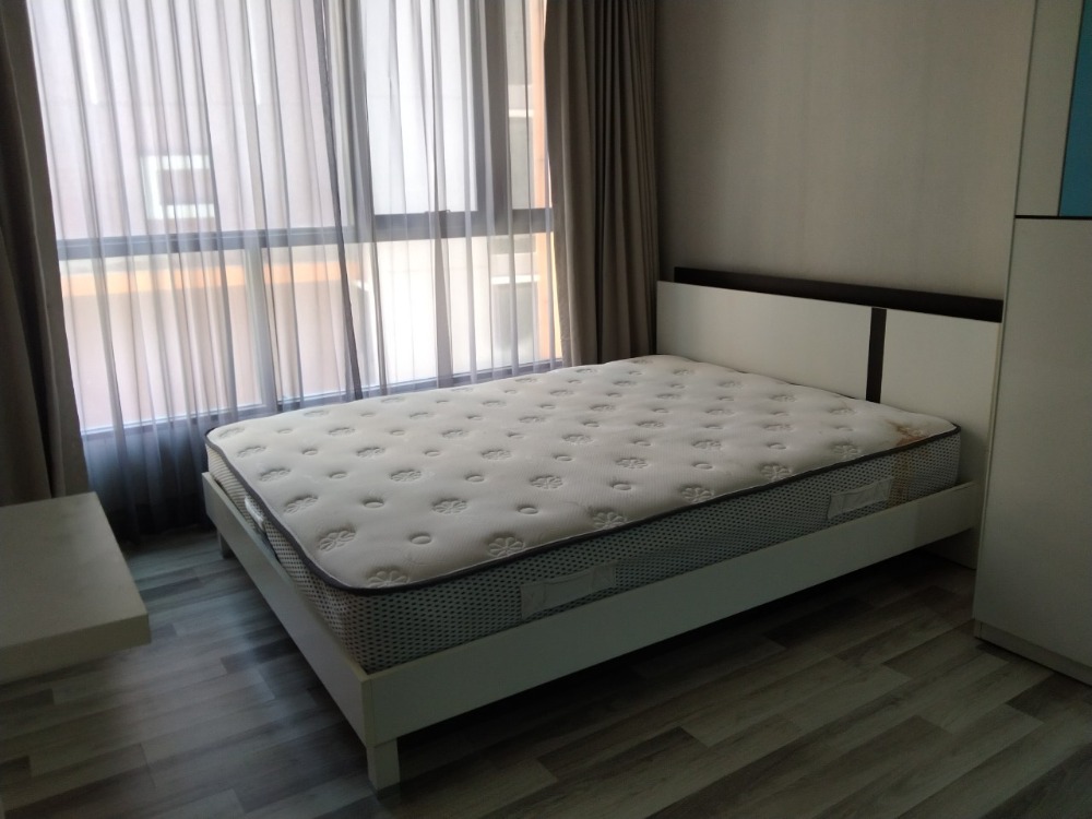 For RentCondoChaengwatana, Muangthong : Vacant room ready to move in, furnished and electric appliances, fully decorated (28 sq m.), price 8,500/month, free common fee, free parking