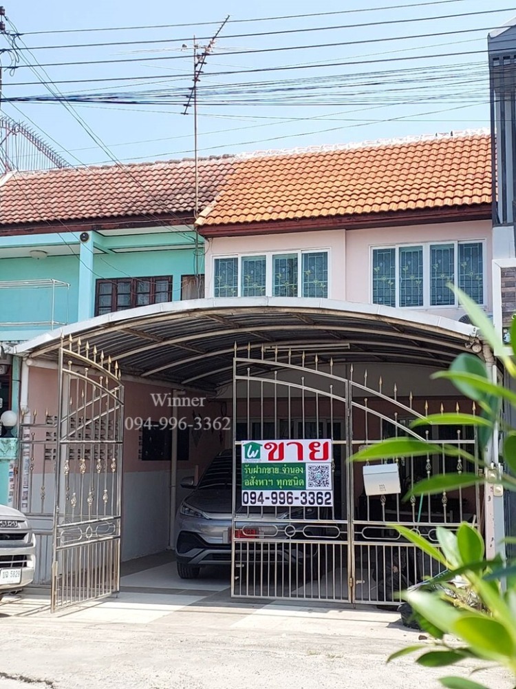 For SaleTownhouseNawamin, Ramindra : For sale: 2-storey townhouse, Chuen Chom Village project, Soi Sai Mai 48, area size 31 square wah, newly renovated, spacious usable area, ready to add a kitchen and a carport roof, near BTS Khu Khot