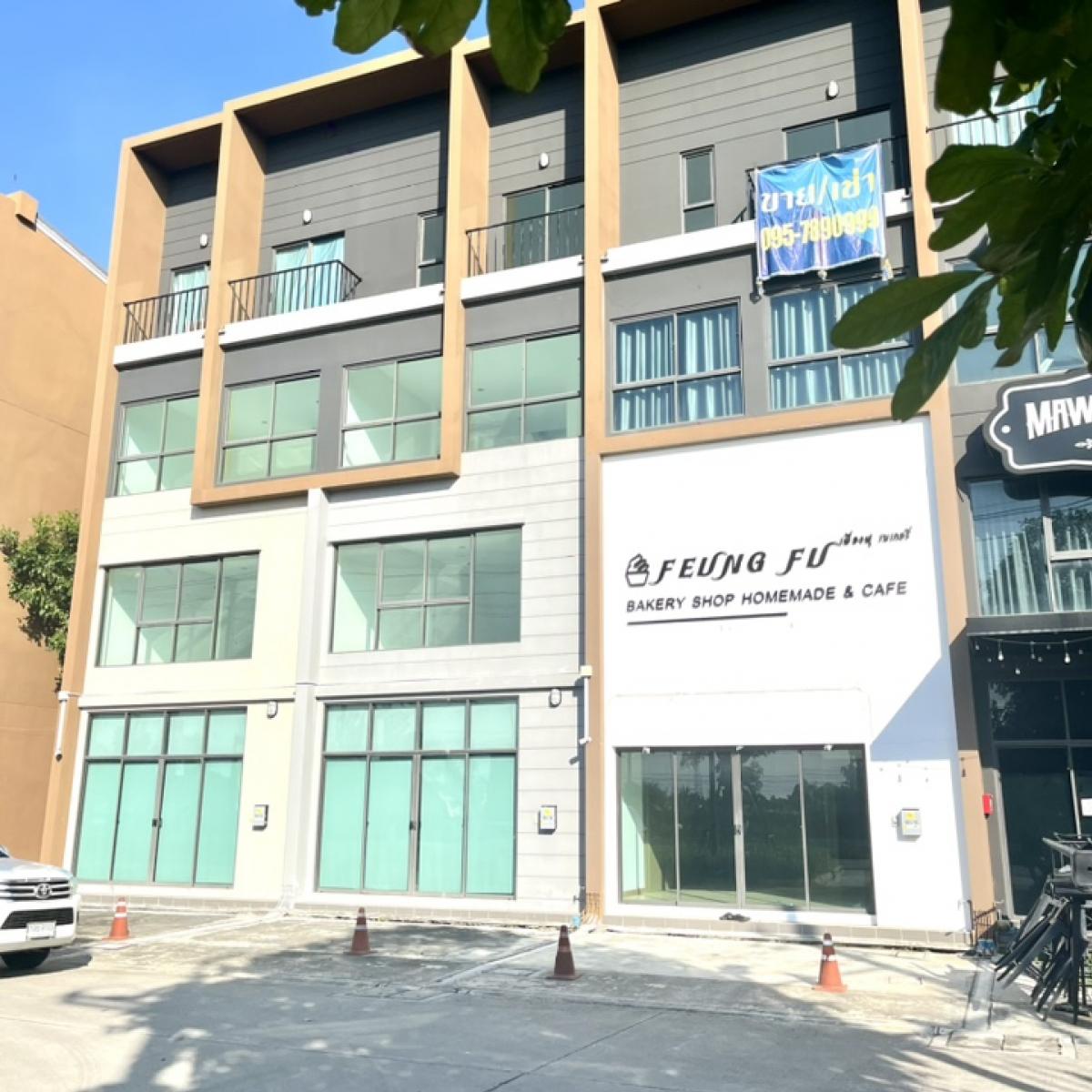 For RentHome OfficeBangna, Bearing, Lasalle : For rent: 4-storey home office, Baan Klang Muang The Edition, Bangna - Wongwaen by AP, new house, good location, with parking, near community area