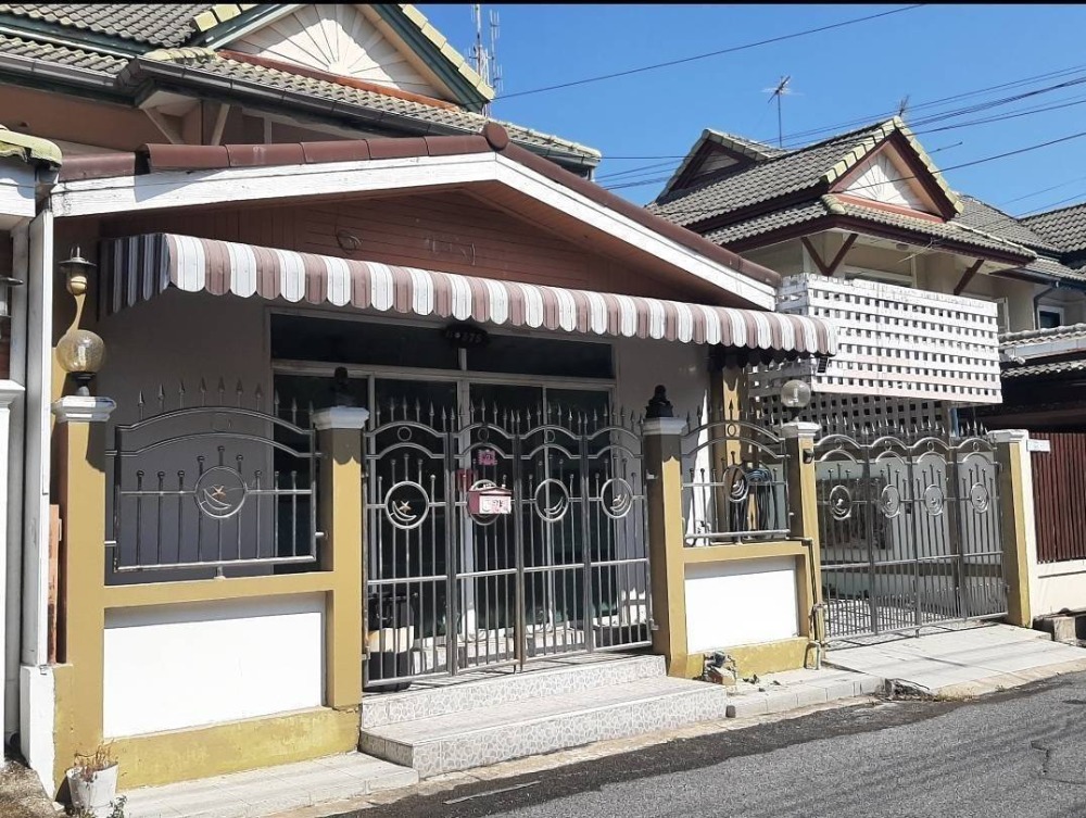 For SaleHousePathum Thani,Rangsit, Thammasat : For sale: semi-detached house, 38.38 sq.w., Pruksa Village 17, Lam Luk Ka Khlong 3, Lam Luk Ka Road, Pathum Thani Province