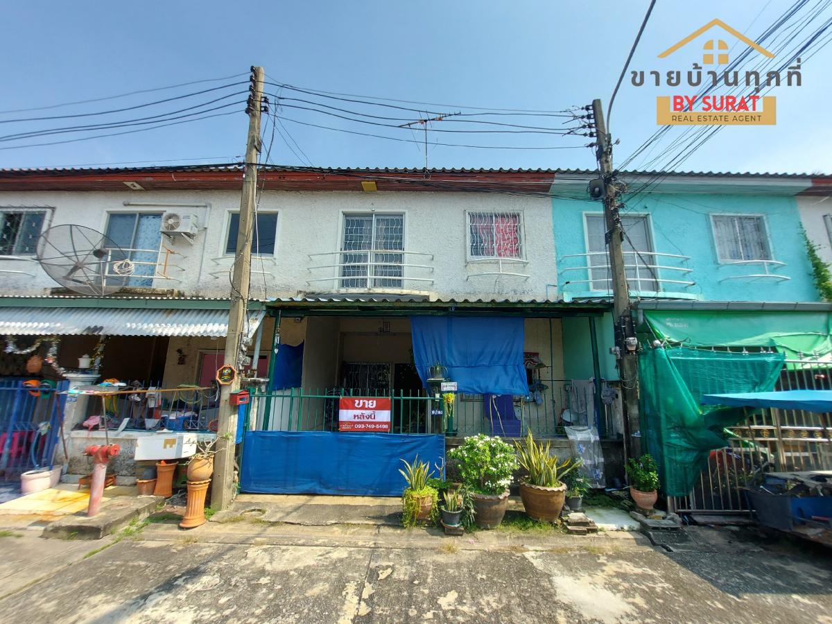 For SaleTownhousePathum Thani,Rangsit, Thammasat : For sale: Townhouse, 18 sq m, Kritsana Village 1, Road 307, near Pathum Wilai Intersection, Mueang Pathum Thani, the back of the house is not attached to anyone.