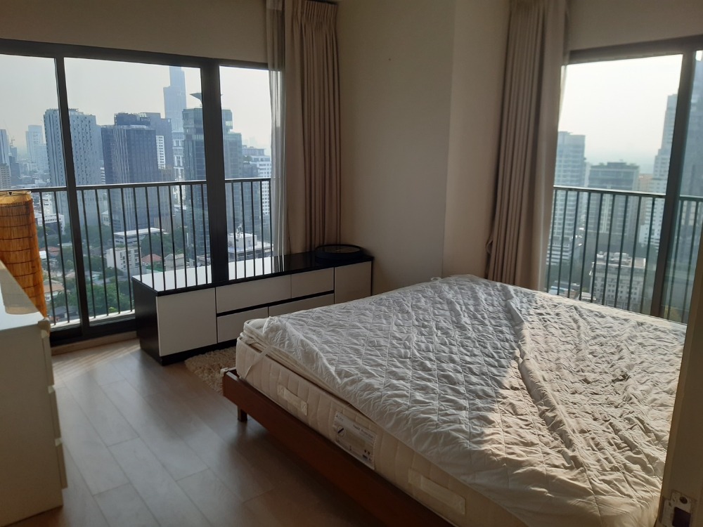 For SaleCondoSukhumvit, Asoke, Thonglor : This type of condo has only one room per floor with 3-sided views.