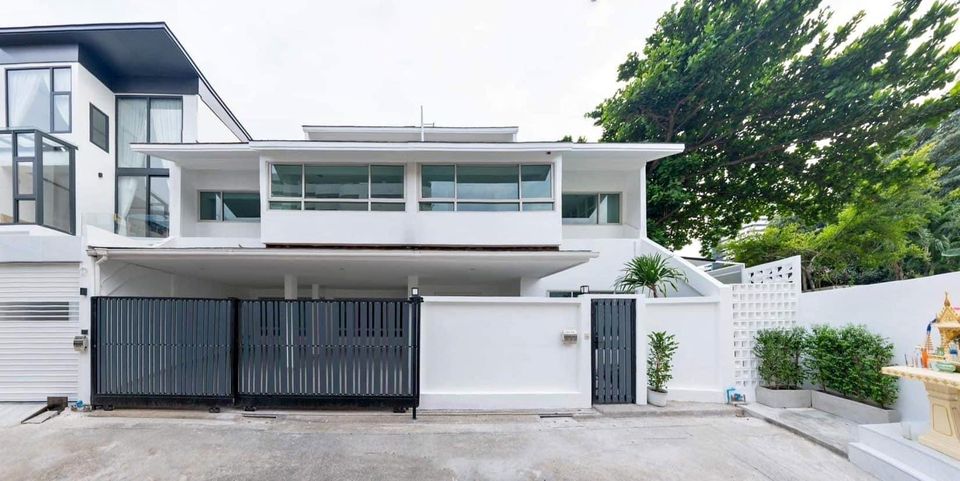 For LeaseholdHouseSukhumvit, Asoke, Thonglor : 🏡✨ 4-Story Townhome for Sale in Sukhumvit, Bangkok ✨🏡🌟