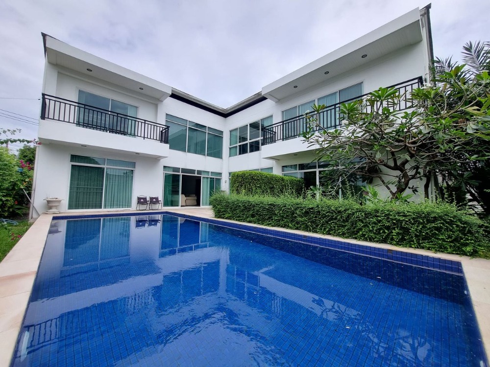 For SaleHouseRamkhamhaeng, Hua Mak : For sale: Pool Villa Bangkok, large 2-storey house, modern style, high ceiling, Soi Ramkhamhaeng 9, near the Orange Line MRT station, 126 sq m, 4 bedrooms, 5 bathrooms, built on vacant land, using good materials, strong.