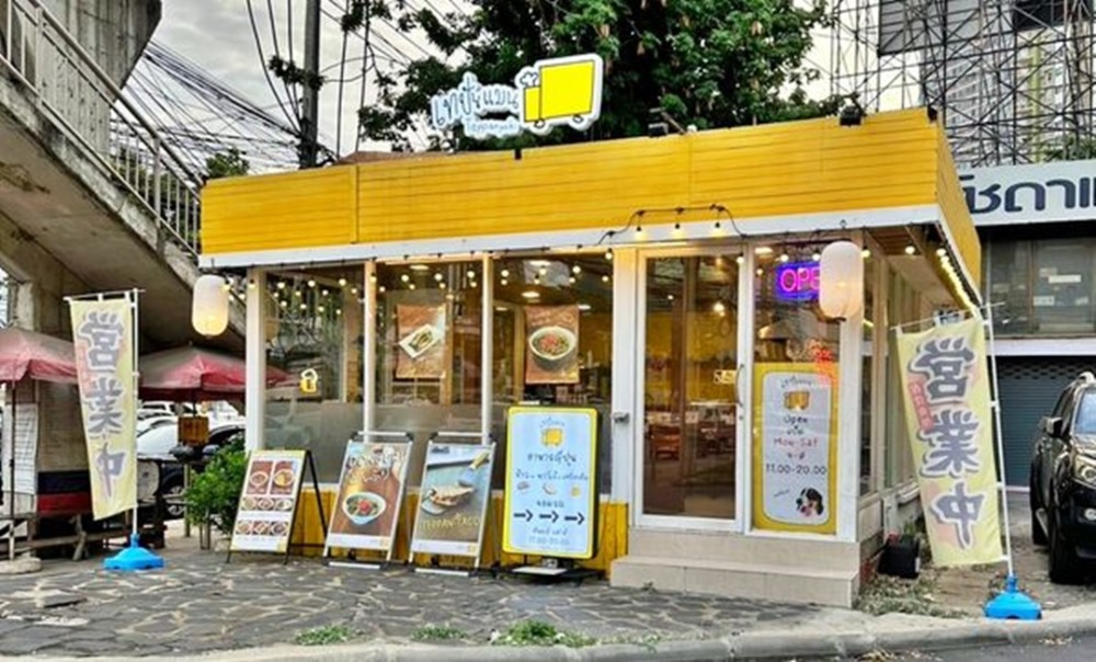 For LeaseholdRetailSapankwai,Jatujak : Restaurant for rent, near Ratchayothin intersection, opposite SCB headquarters, on the main road, Ratchadaphisek Road.