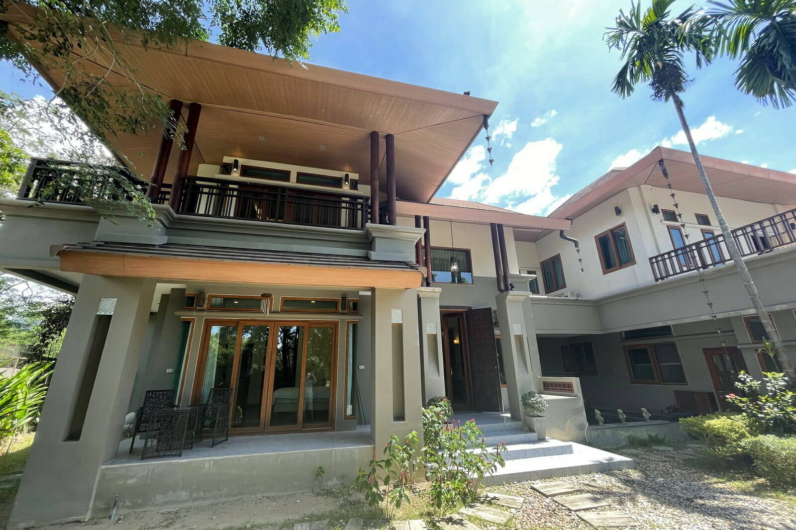 ขายบ้านเชียงใหม่ : 4 Bedroom Home with Indoor Pool in Pran Residences