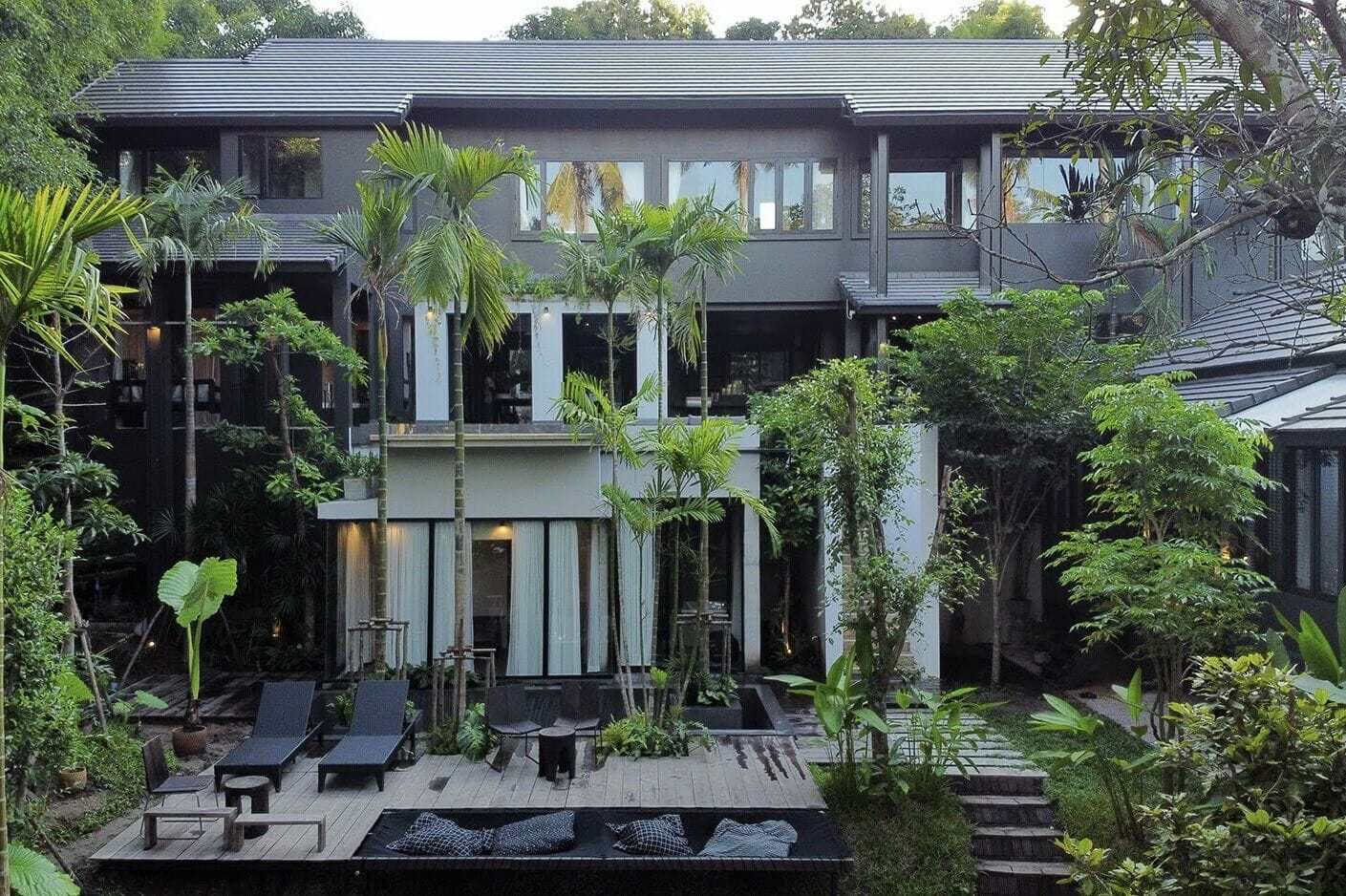 ขายบ้านเชียงใหม่ : 7 Bedroom Pool Villa on Hillside in Mae Rim