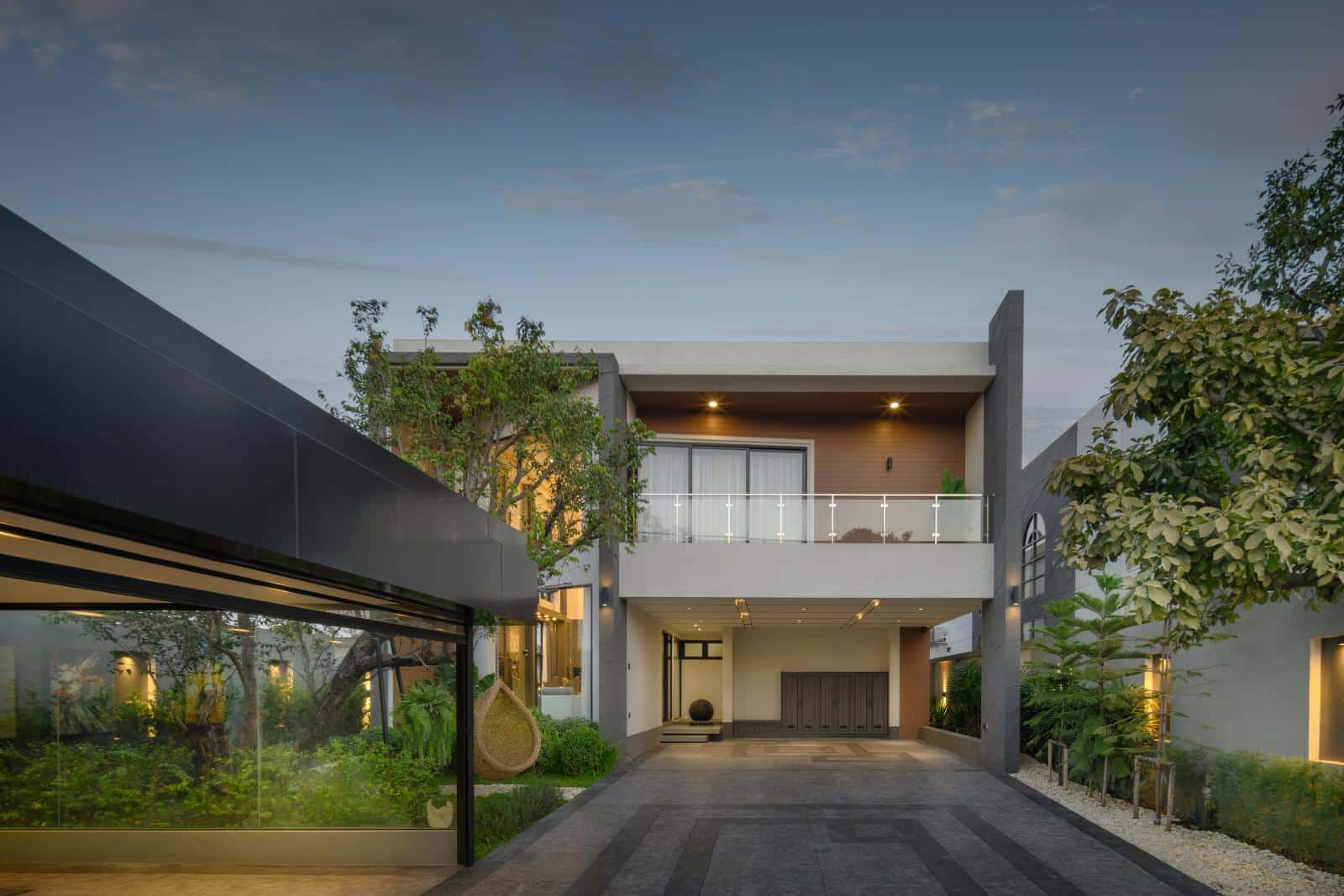 ขายบ้านเชียงใหม่ : 4 Bedroom Pool Villa in City