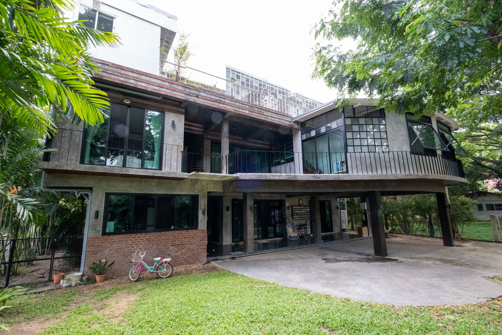 ขายบ้านเชียงใหม่ : Unique 5 Bedroom with Gorgeous Mountain Views