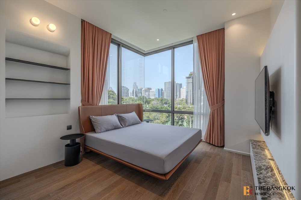 For RentCondoWitthayu, Chidlom, Langsuan, Ploenchit : Muniq Langsuan, a luxurious and ultra-modern condo in the middle of a backyard by Jubjib