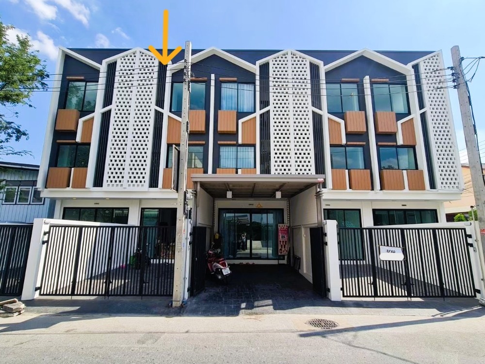 For SaleHome OfficeSamut Prakan,Samrong : This location is hot! Dont let it slip away! Selling a home office, commercial building, new, newly built, brick and plaster, 3 floors, 1 unit, 19 sq.w., Phraeksa, Sukhumvit, Srinakarin, near BTS, shopping mall, suitable for living, home office or small b