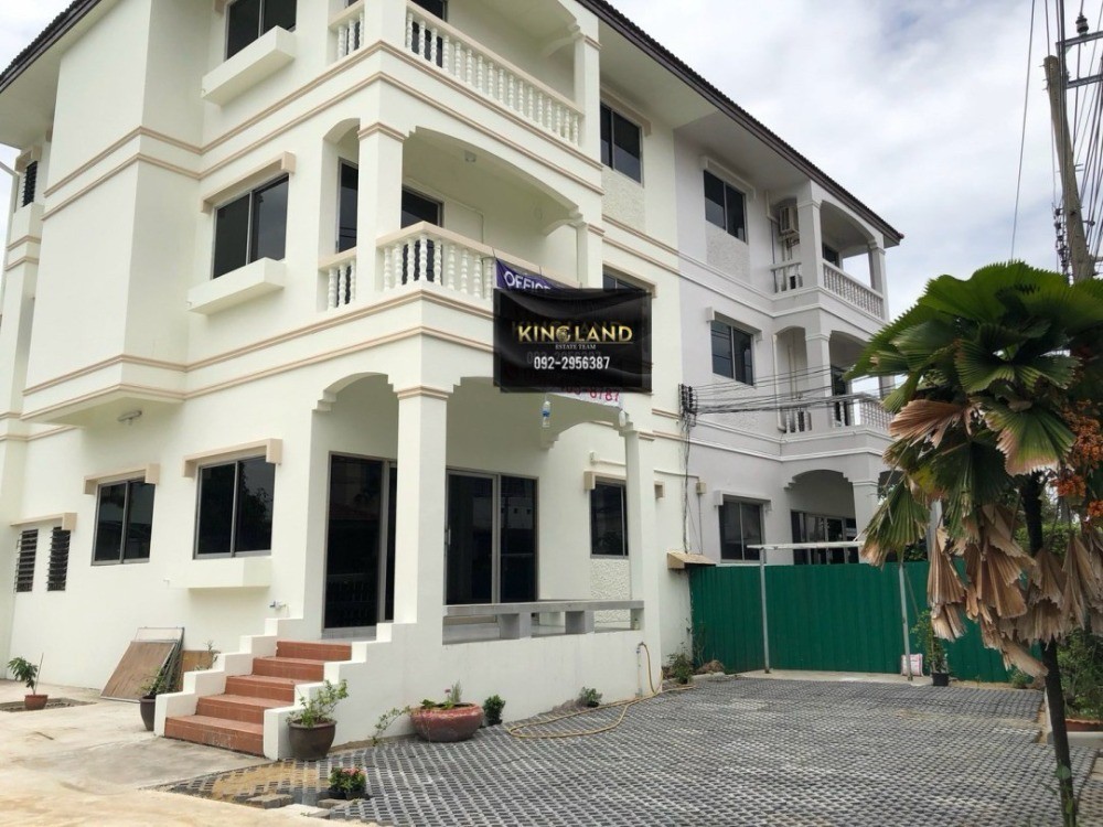 For RentHome OfficeKaset Nawamin,Ladplakao : #For rent, large 3-storey home office, size 100 square wah, with parking for more than 10 cars, focusing on office use only, good location Nawamin 111, has a glass room with air conditioning, additional 3 air conditioners installed #Company registration a