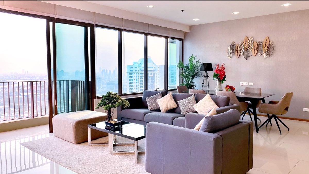 For RentCondoSukhumvit, Asoke, Thonglor : The Emporio Place 3bed: 3bed + maid 5 bath 162sqm. 140,000/mth. Am: 0656199198