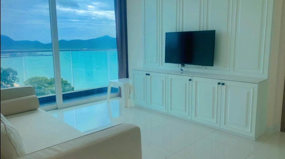 For SaleCondoPattaya, Bangsaen, Chonburi : For Sale: Del Mare Condominium – Luxurious beachfront condo, the only one on this serene beach! Beautifully furnished and move-in ready, featuring 2 bedrooms, 1 bathroom, and 82 square meters