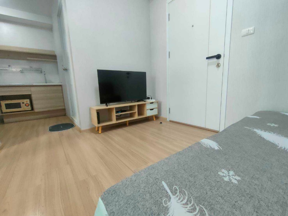 For RentCondoChaengwatana, Muangthong : For rent... A room ready to move in immediately, beautifully decorated, comfortable, good location, not hot, good wind, rental price only 8000.-/month!!