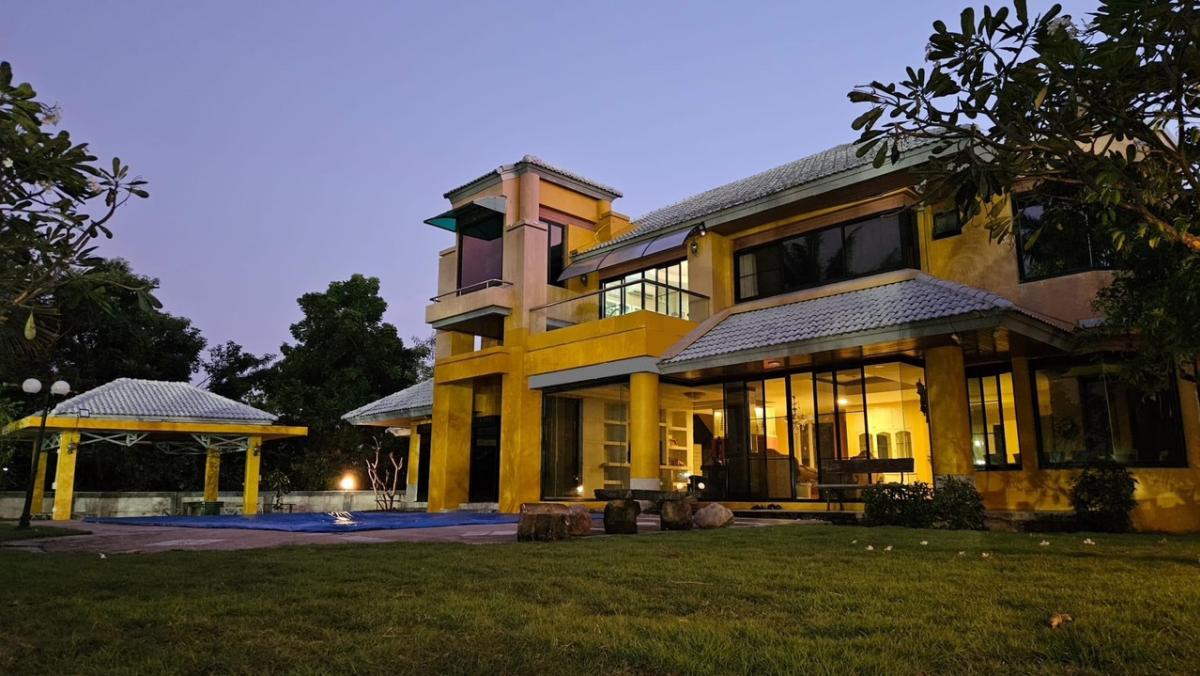 For SaleHousePathum Thani,Rangsit, Thammasat : 🔥For sale LUXURY POOL VILLA 🔥In the middle of the golf course yolk🌴⛳ Beautiful view, next to the golf course and Lake, quiet, private