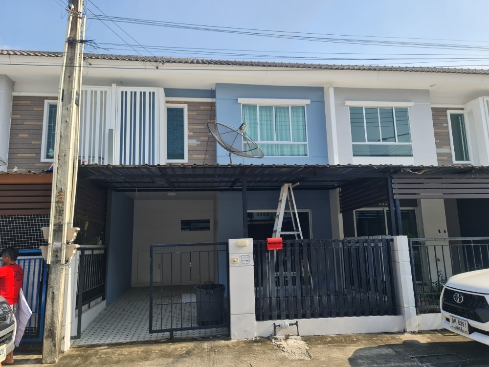 For SaleTownhousePattaya, Bangsaen, Chonburi : For sale, 2-storey townhouse, area 17.5 square wah, Pruksa Ville 71/1, Laem Chabang-Bang Lamung Soi 3, size 3 bedrooms, 2 bathrooms, 1 kitchen, can park in the house, Bang Lamung Subdistrict, Bang Lamung District, Chonburi Province