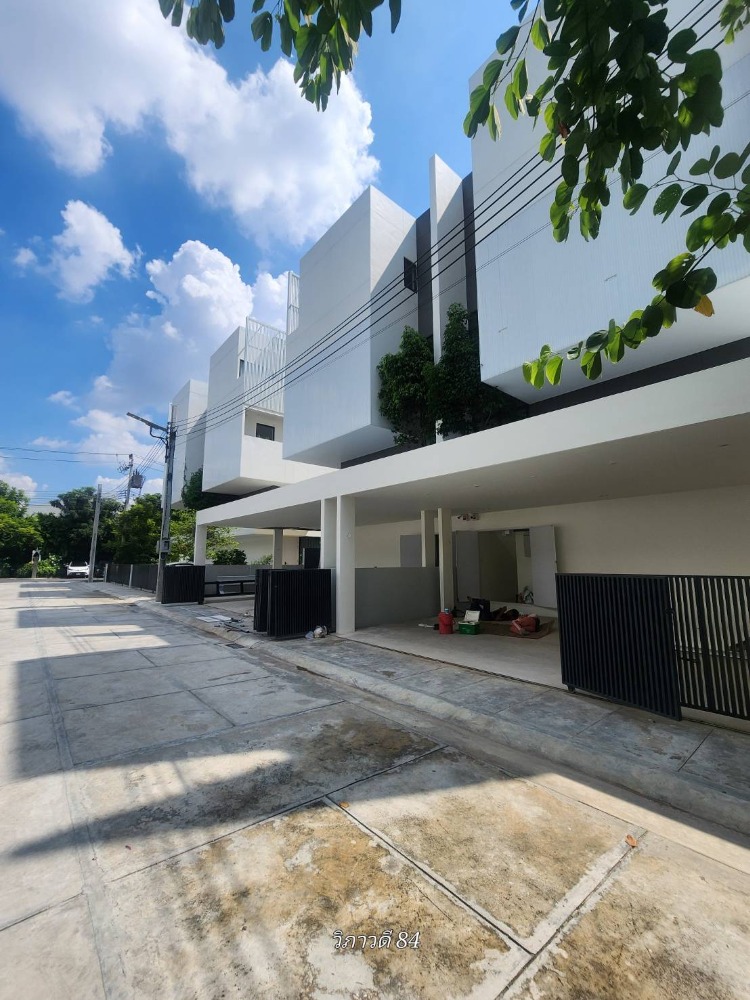 For RentHome OfficeVipawadee, Don Mueang, Lak Si : For rent: Home office, location on Vibhavadi Rangsit Road 84, Don Mueang District, convenient to walk in and out, best location on Vibhavadi Road.