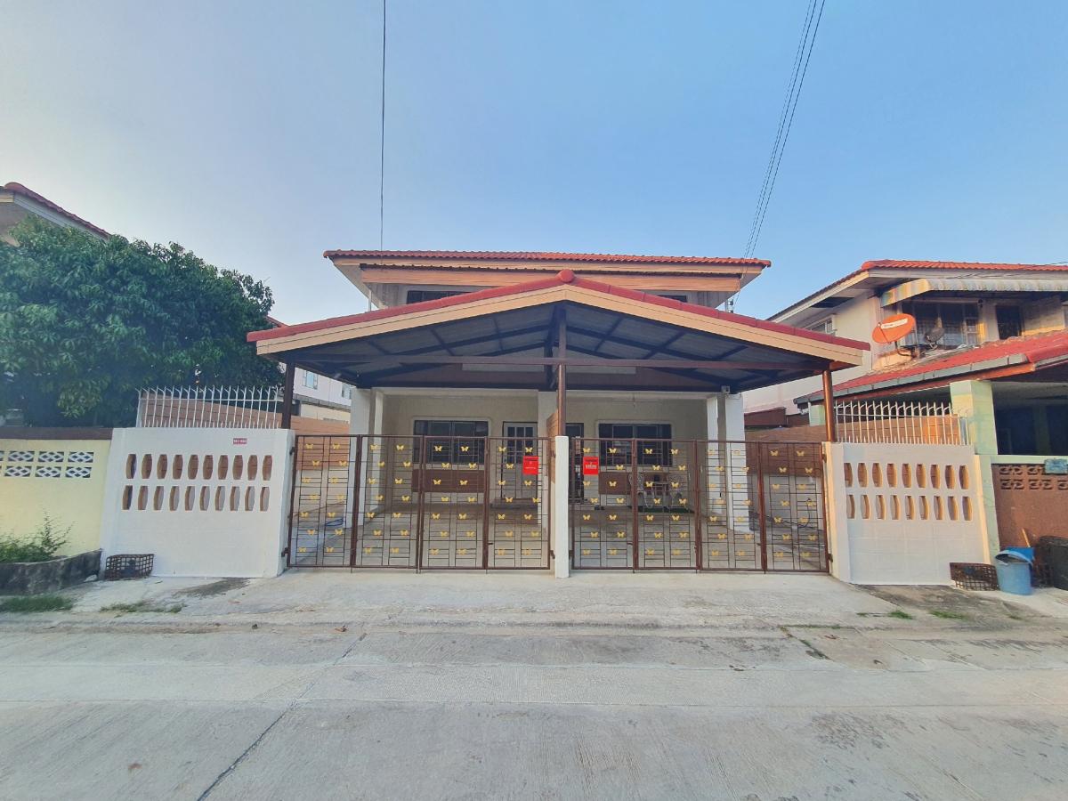 For SaleTownhousePhutthamonthon, Salaya : 🏕️Selling a newly renovated semi-detached house, inexpensive price, very good location, convenient transportation, located on Boromratchonnanee Road, Phutthamonthon Sai 2-3, 5 minutes to Boromratchonnanee Elevated Road, near Sala Thammasop Road, a good pr