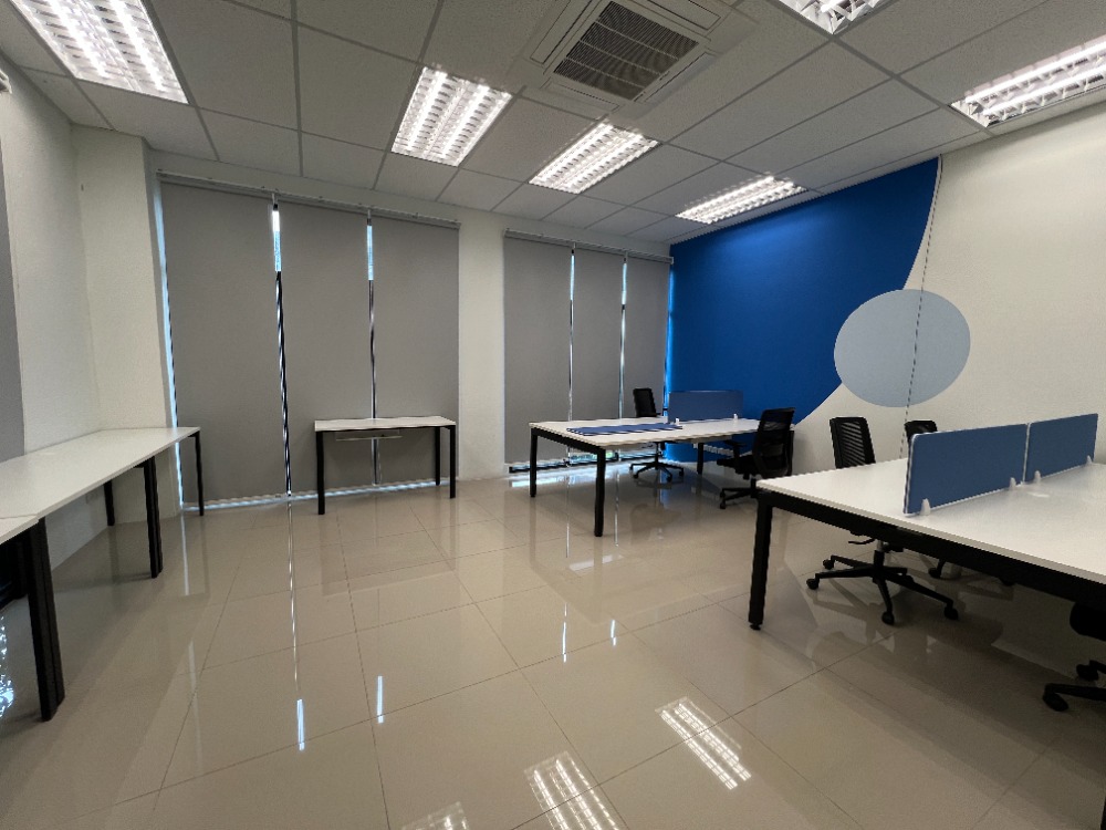 For RentOfficeRatchadapisek, Huaikwang, Suttisan : RB110024 For rent, corner office room, 3rd floor, M9 Ratchada, fully furnished, near MRT Huai Khwang