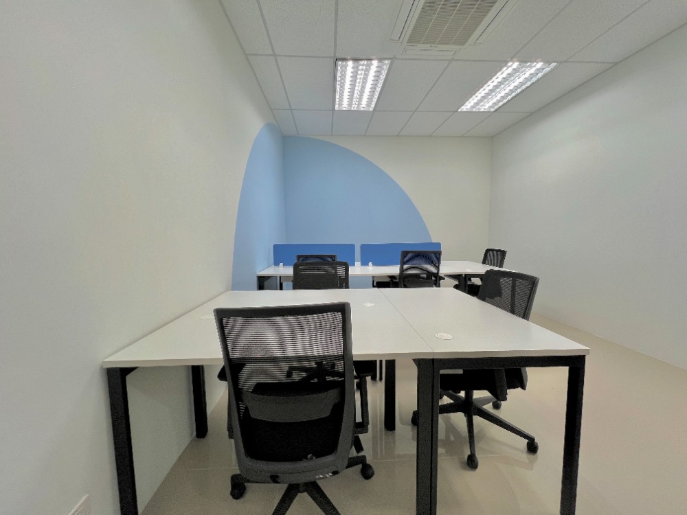 For RentOfficeRatchadapisek, Huaikwang, Suttisan : RB110524 For rent, corner office room, 3rd floor, M9 Ratchada, fully furnished, near MRT Huai Khwang