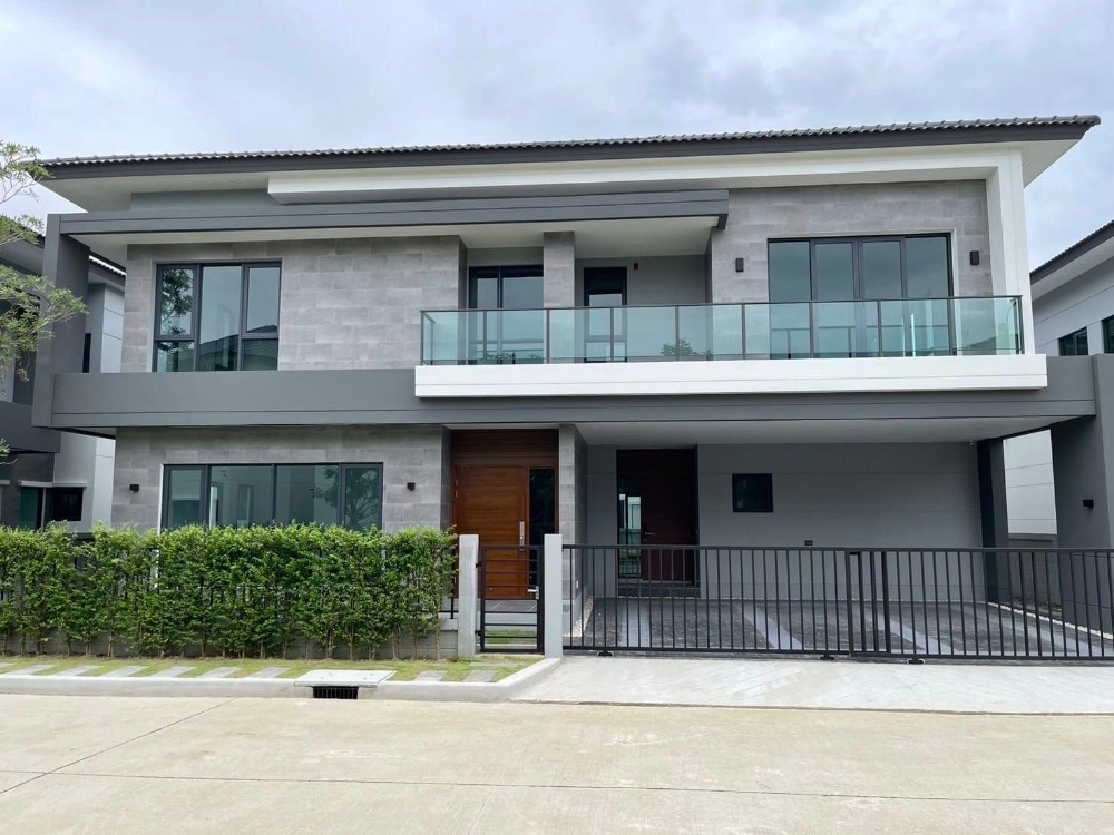 For RentHouseBangna, Bearing, Lasalle : For rent The City Bangna (new house) The front of the house is a garden, not opposite other houses. There is no electric pole in front of the house. Decorated with furniture, electrical appliances, ready to move in. Usable area: 351 sq m. 4 bedrooms | 5 b