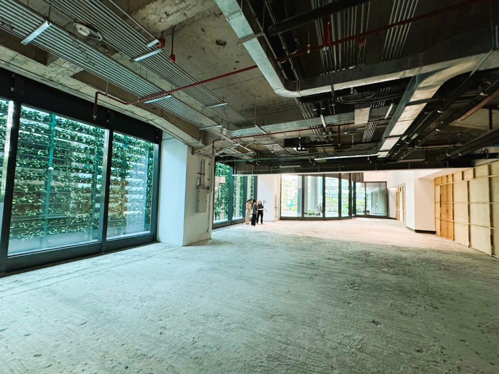 For RentRetail SpaceRama9, Petchburi, RCA : Commercial Space for Rent on Rama 9 Road, close to MRT