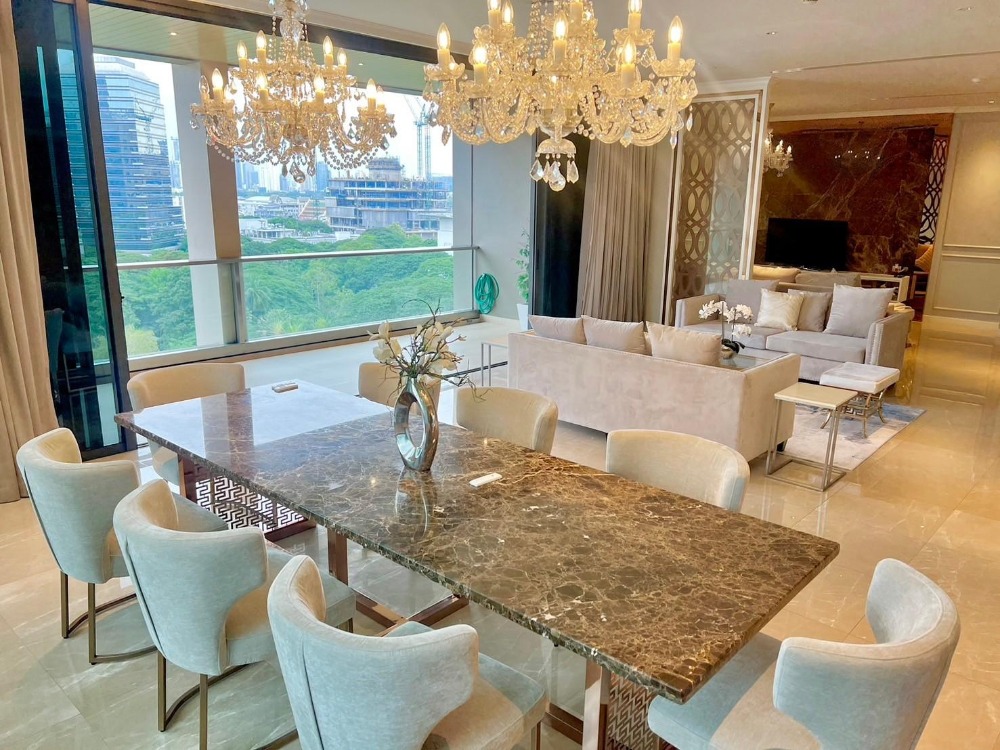 For SaleCondoWitthayu, Chidlom, Langsuan, Ploenchit : LTH11196-Condo FOR SALE !! at 901 Sindhorn residence Size 229 sqm. 2 beds 3 baths Near BTS Chit Lom Station ONLY 69 MB