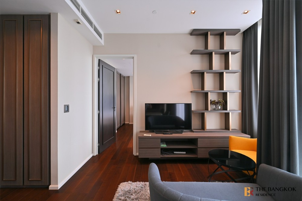 For RentCondoSukhumvit, Asoke, Thonglor : Diplomat 39, beautiful, modern, business-style room by Jubjib