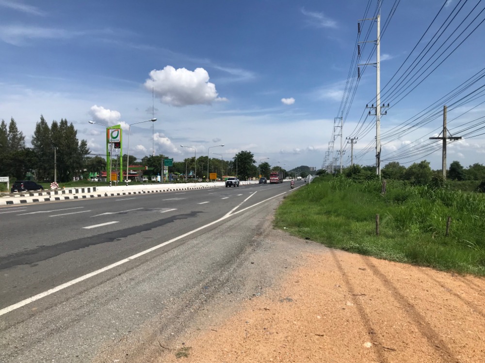 For SaleLandNakhon Sawan : Land 19 rai 3 ngan 40.3 sq.wa. next to Phahonyothin Road (Asia Road) in Phayakhiri, Nakhon Sawan Province, on the way up. Beautiful plot, almost as high as the road, no flooding.