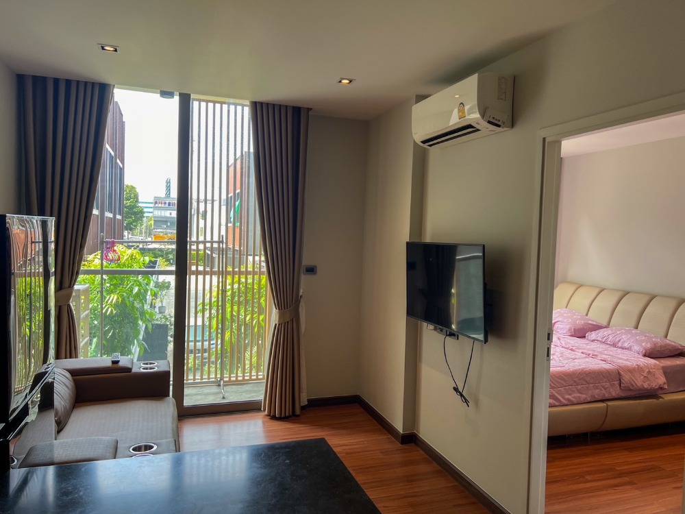 For SaleCondoRamkhamhaeng, Hua Mak : Save up to 300,000 THB by choosing this unit! Fully furnished with appliances included. For sale: U Charone Residence Town in Town Condo, near Rama 9, Ladprao, and Ekkamai.