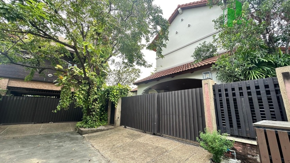 ให้เช่าบ้านพัฒนาการ ศรีนครินทร์ : House with private swimming pool for rent at Srinakarin Rd. ให้เช่าบ้านเดี่ยวพร้อมสระว่ายน้ำส่วนตัว ถนนศรีนครินทร์ ใกล้ห้างสรรพสินค้า  ( SPSEVE560 )