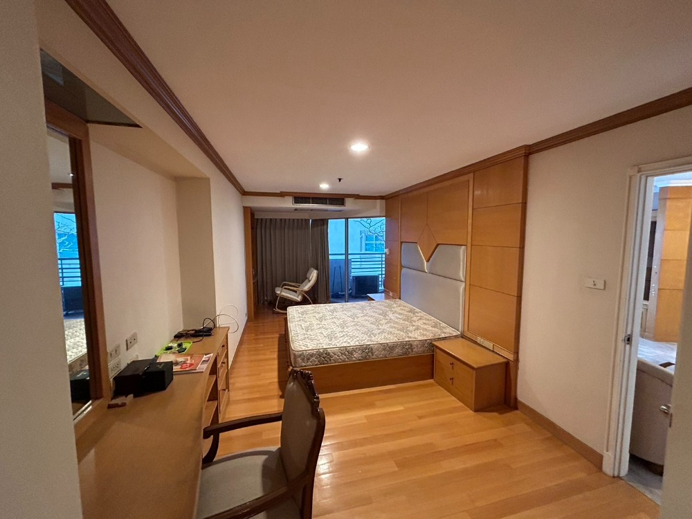 For SaleCondoSukhumvit, Asoke, Thonglor : 🔥🔥For Sale🔥🔥Large condo room, good price, near BTS Phrom Phong. Interested, contact 065-956-9259 Khun Mon.