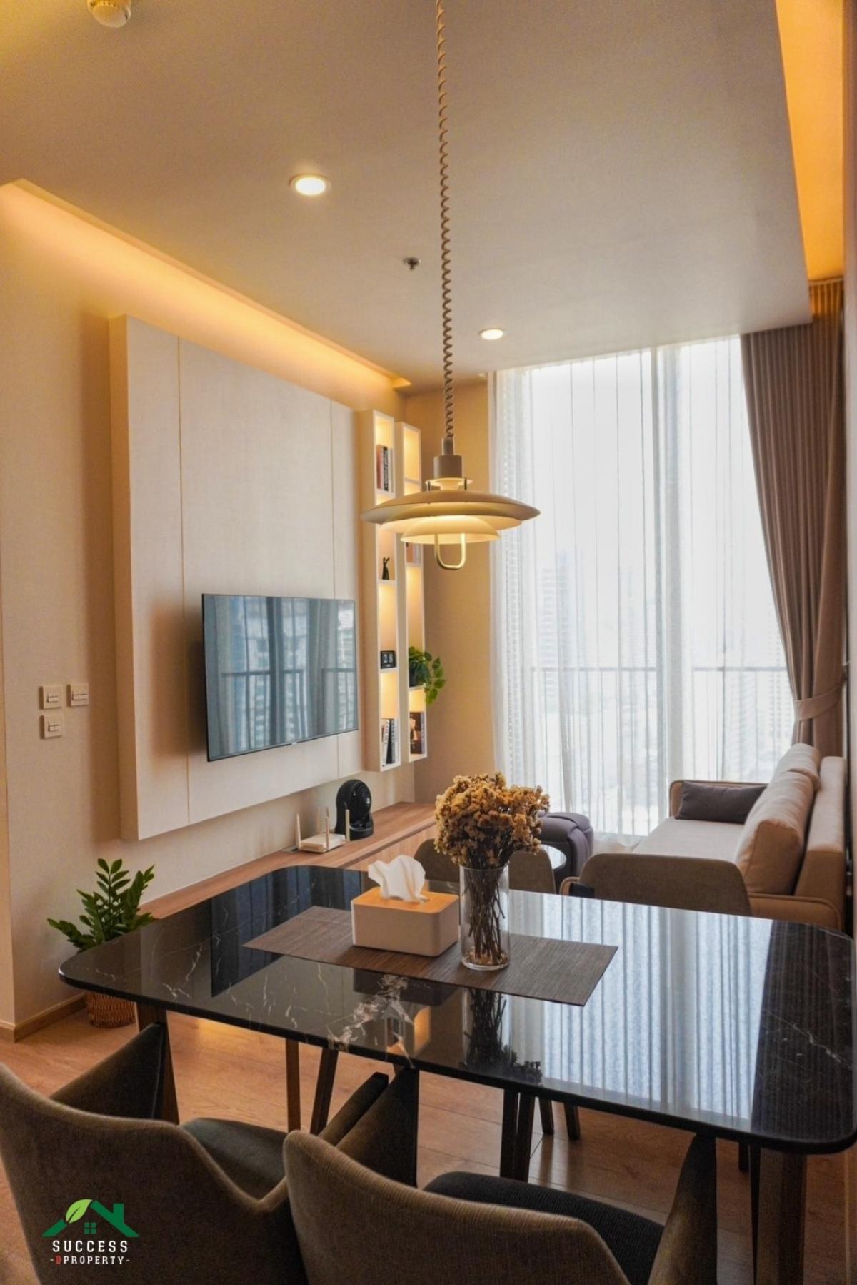 For SaleCondoSukhumvit, Asoke, Thonglor : 💥Selling a luxury condo in the city center, Noble BE 19, size 45 sq m., Asoke area, beautifully decorated room, fully furnished, ready to move in, near BTS Asoke and MRT Sukhumvit, only 10 minutes.