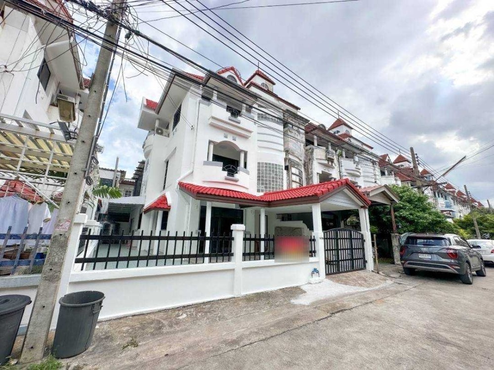 For RentHouseOnnut, Udomsuk : LTH11187-Twin House FOR RENT (Pet-friendly) Size 37 sqw. 3 beds 3 baths Near BTS Punnawithi Station ONLY 35K/Month