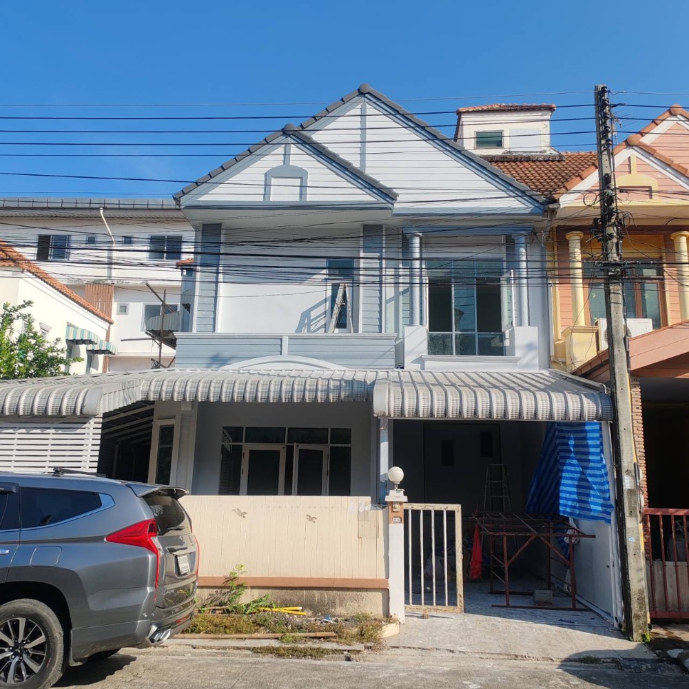 For SaleTownhousePathum Thani,Rangsit, Thammasat : For sale: 2-storey townhouse, renovated, ready to move in, Khlong 4, Lam Luk Ka