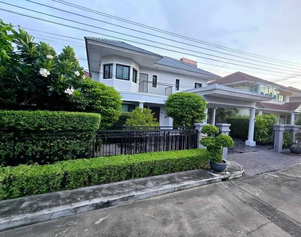 ขายบ้านพระราม 5 ราชพฤกษ์ บางกรวย : ❖ Luxury House ❖ บ้านเดี่ยว 2 ชั้น 82.50 ตร.ว. 258.50 ตร.ม. | 3 ห้องนอน 3 ห้องน้ำ | ใกล้ โรงพยาบาลศูนย์บริการการแพทย์นนทบุรี 5 นาที, เดอะวอล์ค ราชพฤกษ์ 6 นาที, Central Westville 10 นาที