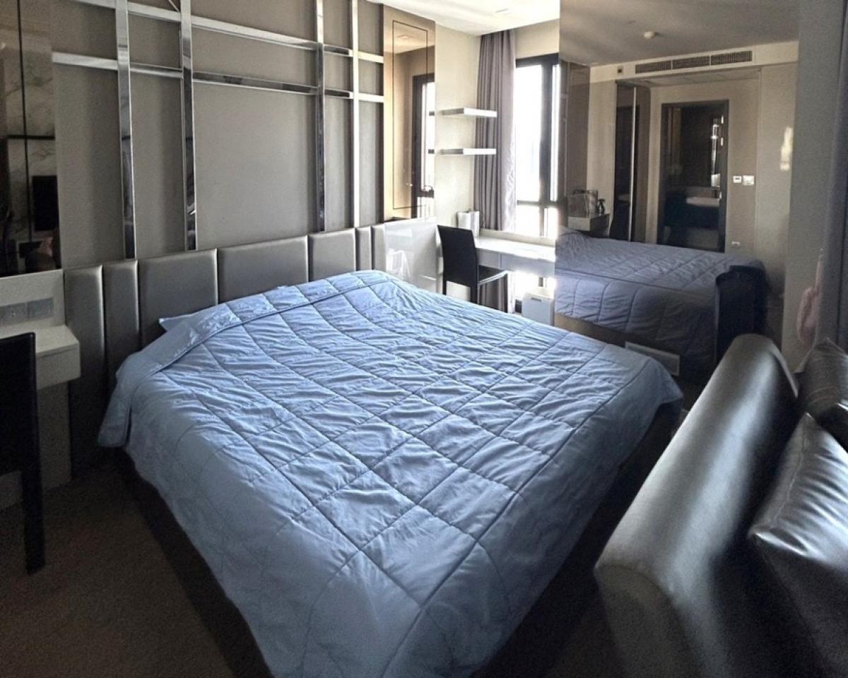 For RentCondoSukhumvit, Asoke, Thonglor : Cheapest 🔥🔥Ashton asoke🔥🔥1b1b type, size 34sqm, high floor, price 21,000฿, next to MRT and BTS Asoke. Interested, make an appointment to view 📞064-6696546