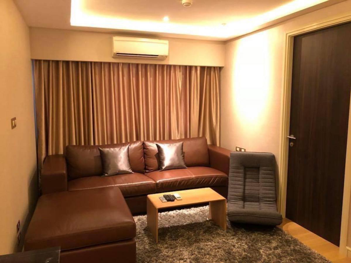 For RentCondoSukhumvit, Asoke, Thonglor : For rent : Tidy Deluxe Sukhumvit 34, Near BTS Thonglor, The biggest room in the condo