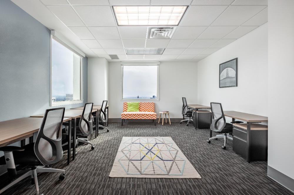 ให้เช่าสำนักงานสาทร นราธิวาส : Open plan office space for 15 persons in Regus Sathorn Square