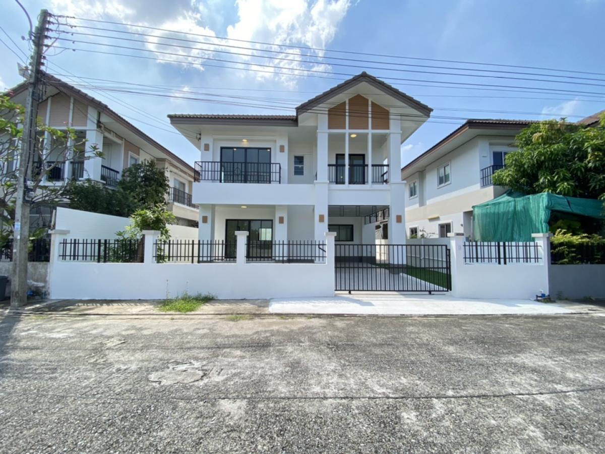 For SaleHousePathum Thani,Rangsit, Thammasat : For sale: 2-storey detached house, Sap Muen Saen 2 Village, Pathum Thani Province. No one in front of the house. Beautifully renovated. Located on the main road. Convenient transportation.