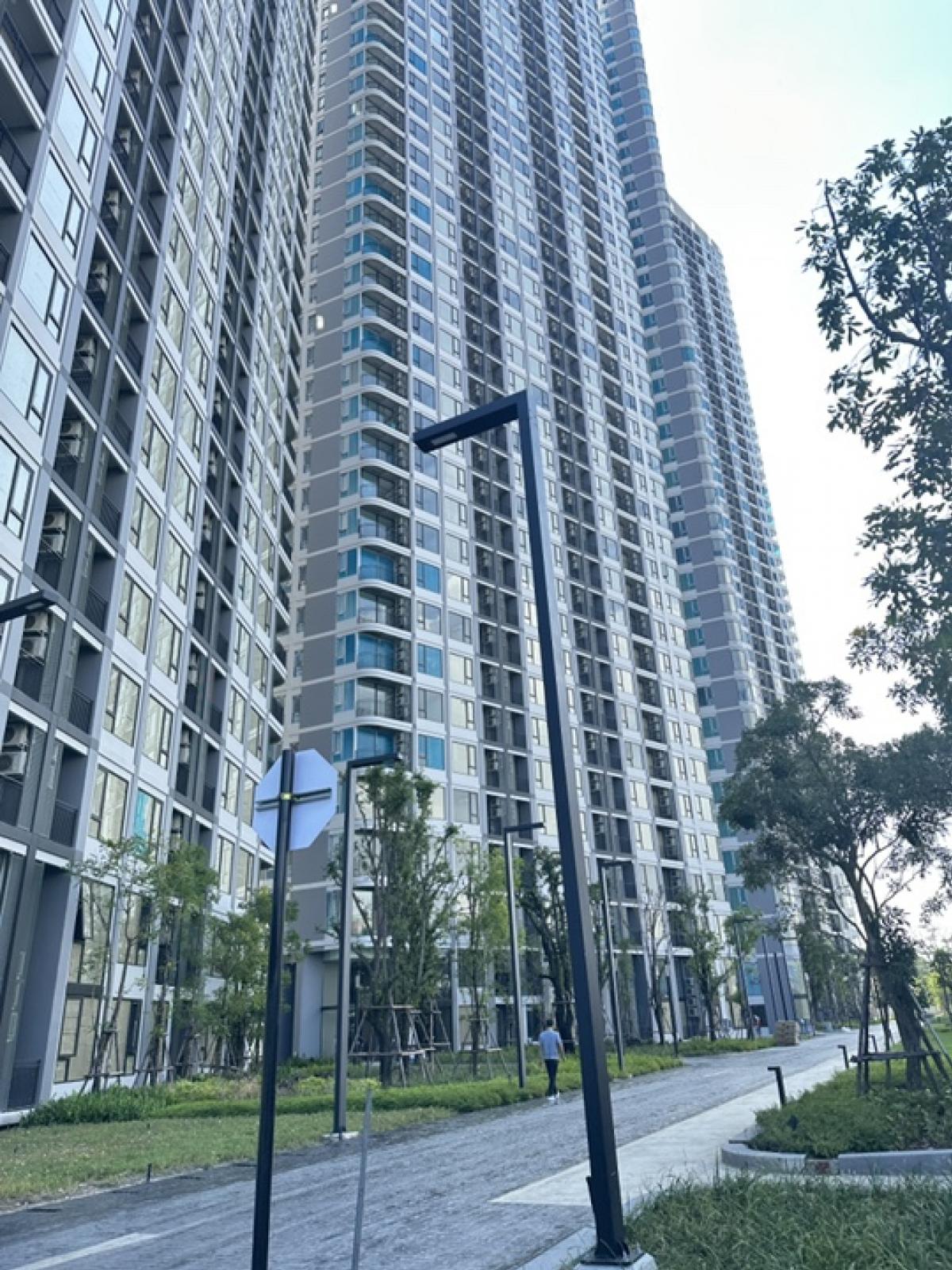 Sale DownCondoOnnut, Udomsuk : Owner Post Condo for sale, Skyrise Avenue Sukhumvit 64, near BTS Punnawithi, contract price lower than project price.