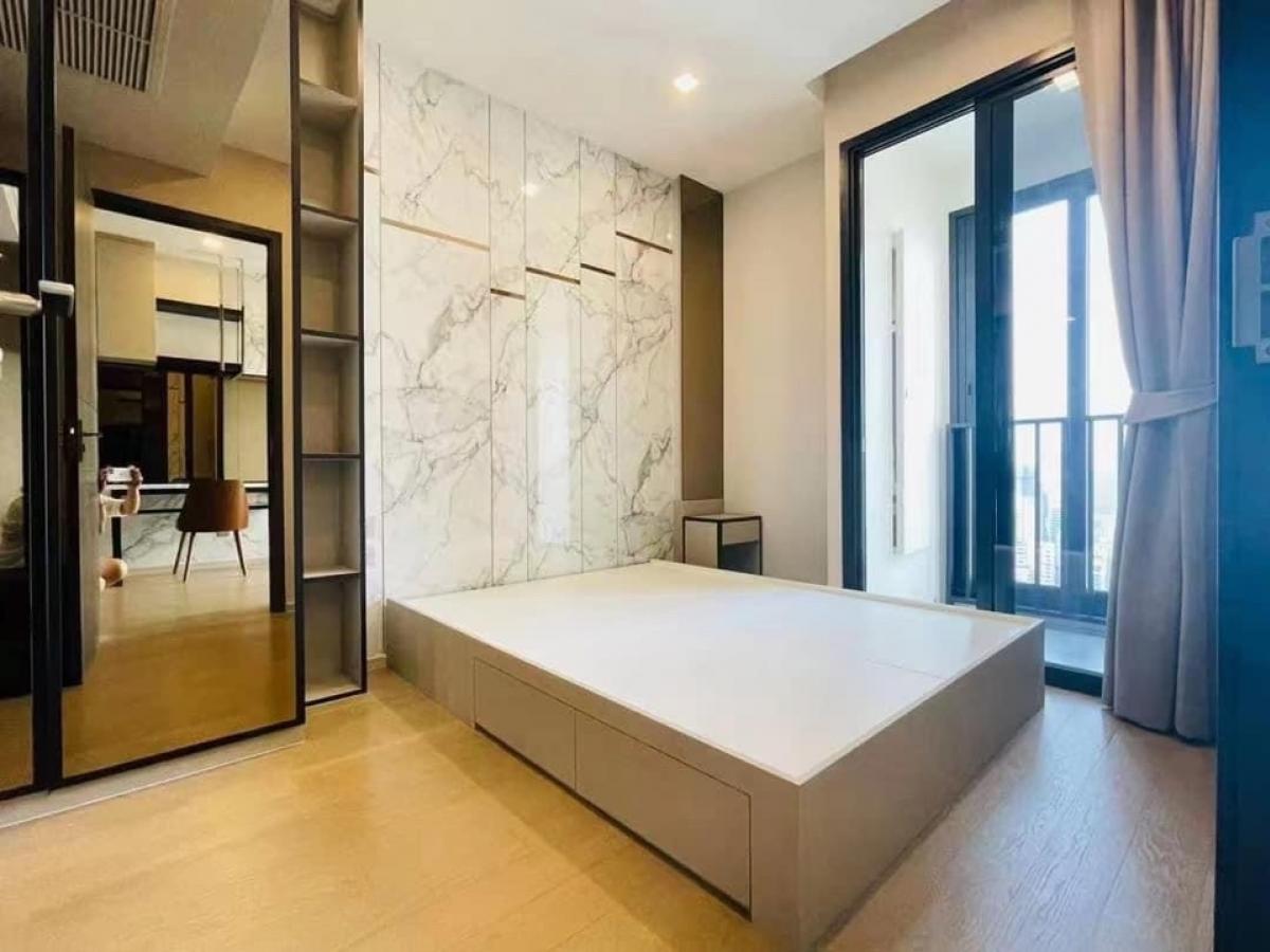 For RentCondoSukhumvit, Asoke, Thonglor : 🔥🔥Ashton asoke🔥🔥Type 1b1b, size 35 sqm, high floor, price 35,000฿, next to MRT and BTS Asoke. Interested, make an appointment to view 📞064-6696546