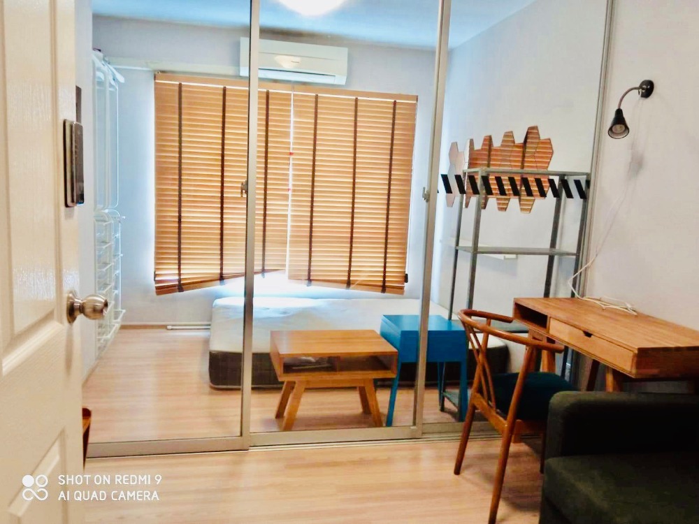 For RentCondoLadprao101, Happy Land, The Mall Bang Kapi : For rent: Plum Lat Phrao 101, near the Yellow Line BTS station. Room with new wallpaper, new wardrobe, bedroom and living room separated.