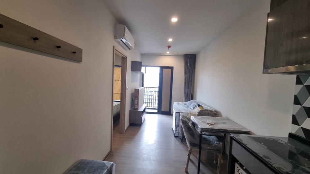 For RentCondoRama9, Petchburi, RCA : Condo for rent The Base Phetchaburi-Thonglor, fully furnished condo, ready to move in, close to Thonglor 400 meters, with Shuttle Van service, free pick-up and drop-off at MRT Phetchaburi!!