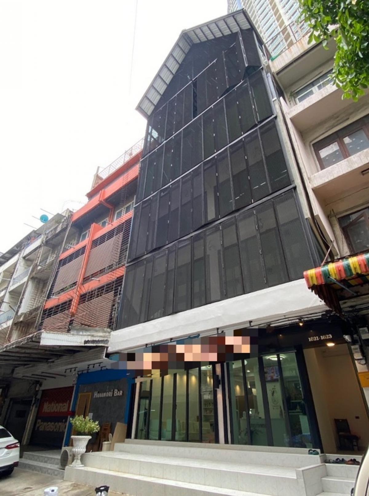 For RentShophouseOnnut, Udomsuk : ⭐️Rent Space 95sqm 1st floor located 20meter from Sukhumvit main road ,next to W-district 270m from BTS Phrakanong station 95,000baht/month