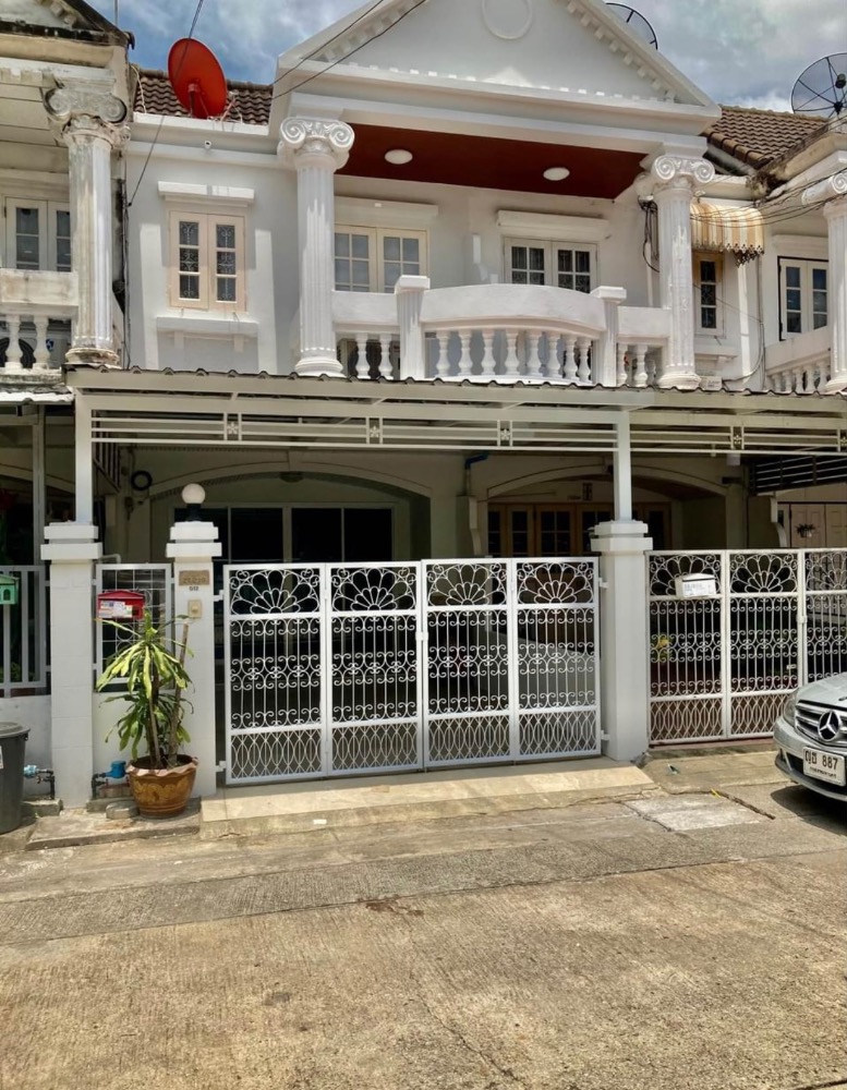 For RentTownhouseBangna, Bearing, Lasalle : Townhouse for rent, Soi Bangna-Trad 56, near Central Bangna (Nation Building), interested contact 082-3223695