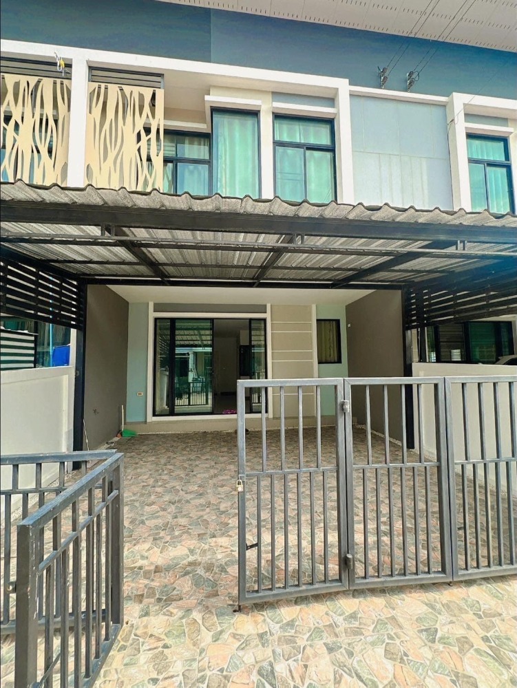 For RentTownhousePathum Thani,Rangsit, Thammasat : For rent: 2-storey townhouse, Casa City Village, Wongwaen - Lam Luk Ka 2, area 19.8 sq m, 4 bedrooms, 3 bathrooms, good location, near expressway