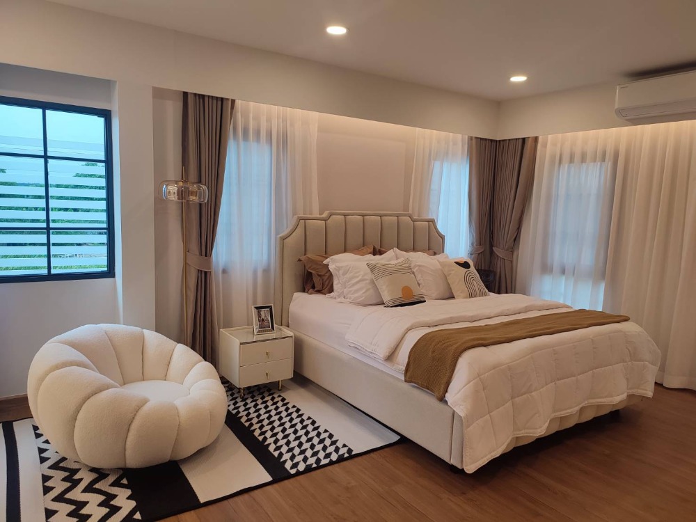 ให้เช่าบ้านบางนา แบริ่ง ลาซาล : For Rent: Detached House, Centro Bangna, 4 Bedrooms /5 Bathrooms *Fully Furnished /Corner Unit* Ready to move in